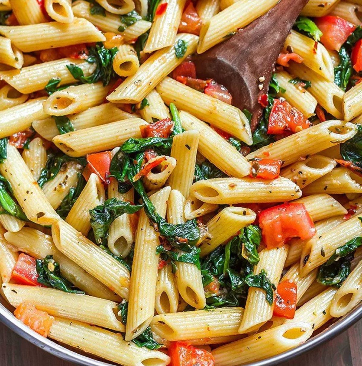 Tomato Shrimp Spinach Pasta | KingdomofSequins